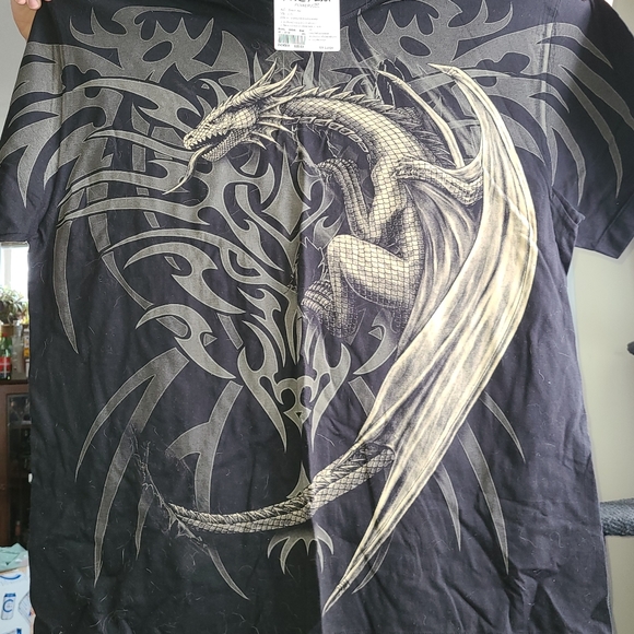 Dragon clawing T-shirt XXL - Picture 1 of 3